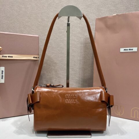 MiuMiu 新品蝴蝶结包棕色 型号5NE029