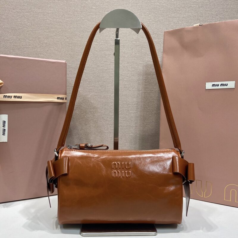 MiuMiu 新品蝴蝶结包棕色 型号5NE029