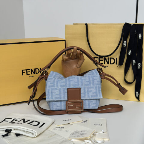 FENDI Mamma Baguette全新牛仔 款号8677As