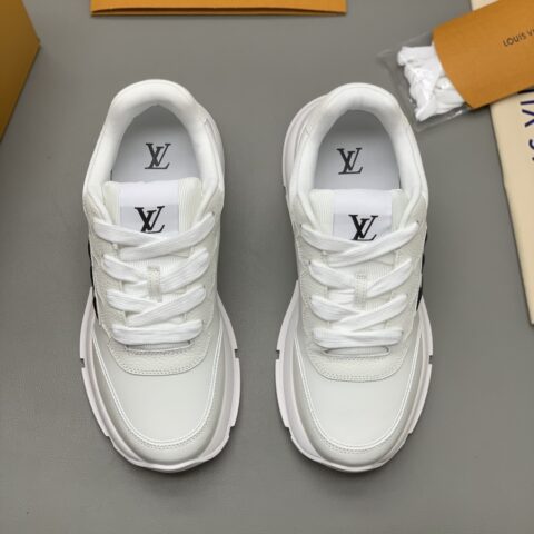 LV 男士休闲运动鞋白色 采用光滑牛皮革