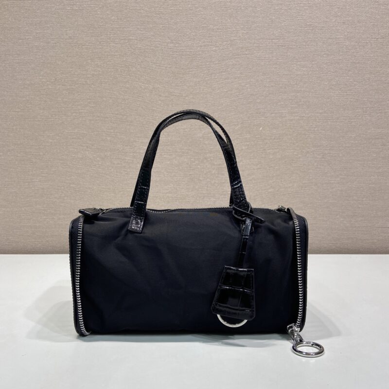Prada26秋冬系列收纳包鳄鱼纹 型号1TT348