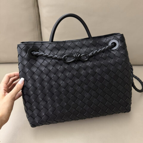 BV Andiamo手提包 中号黑色/黑扣 型号766016