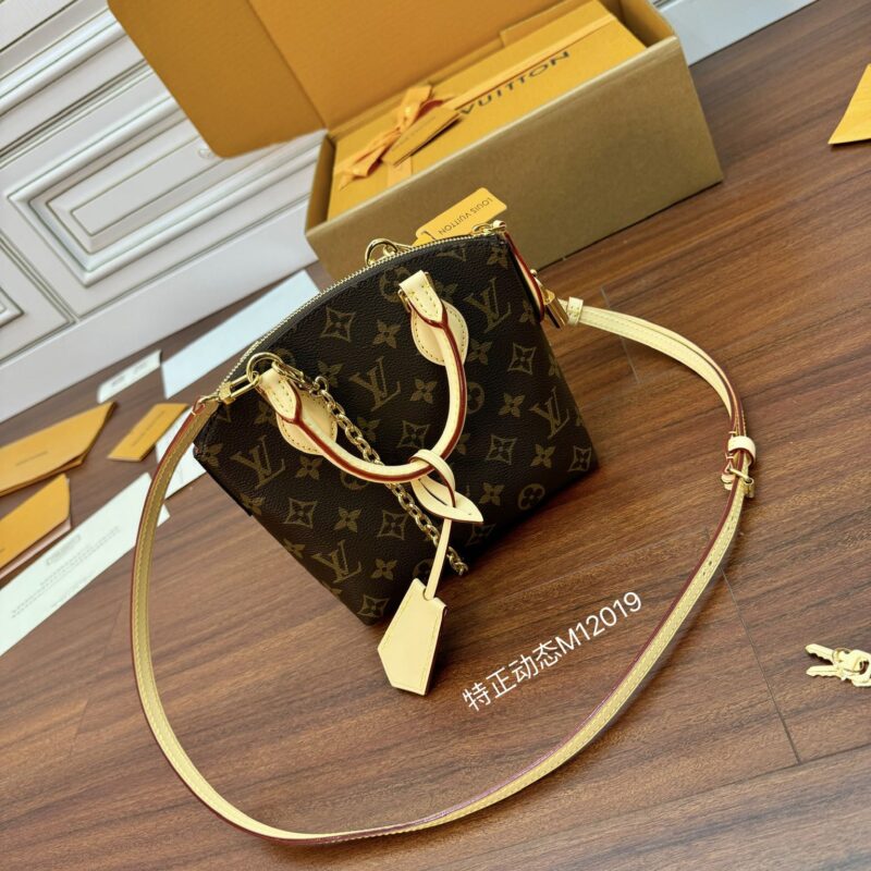 LV Monogram老花手提斜挎包 型号M12019