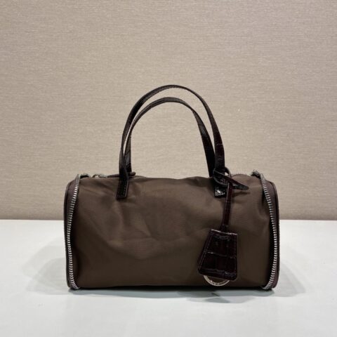 Prada Re-Nylon鳄鱼纹收纳包 型号1TT348