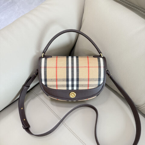 Burberry Highlands 格纹斜背包 型号2160
