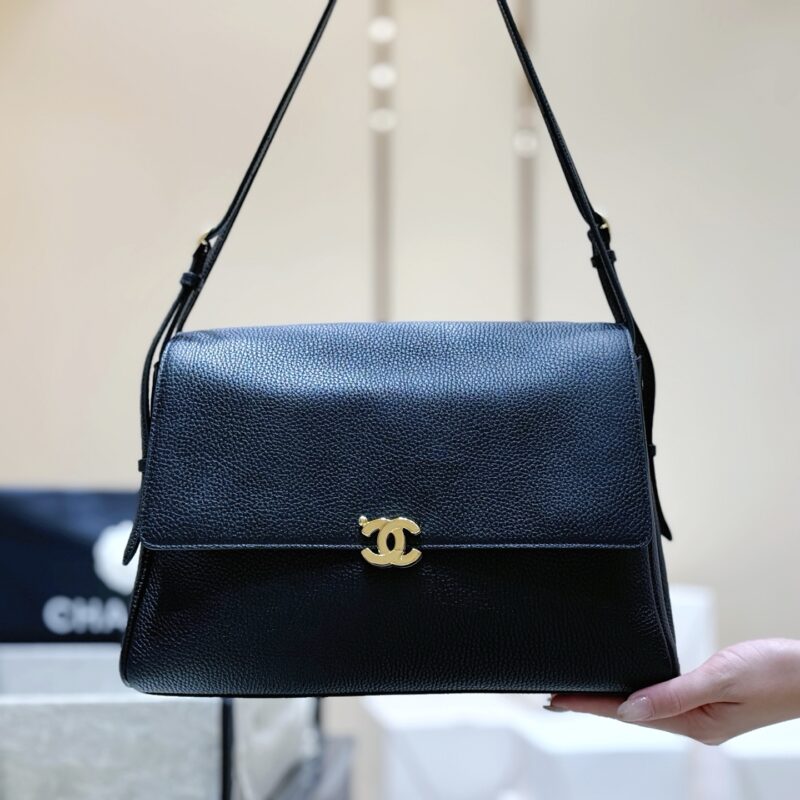 Chanel 26K 旋转扣口盖腋下包大号 型号AS6482