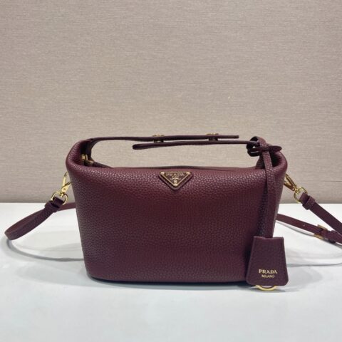 Prada 饭盒包鹿皮纹酒红色 1BC306