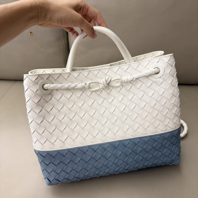 BV Andiamo手提包中号 雪花岩白/晶石蓝 型号766016