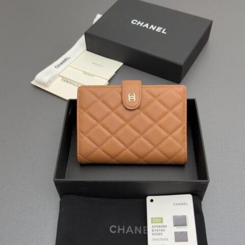 Chanel 护照夹焦糖細球金 型号96066
