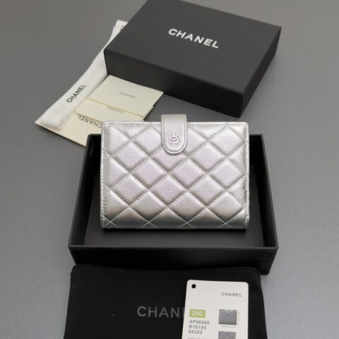 Chanel 护照夹银色細球金 型号96066