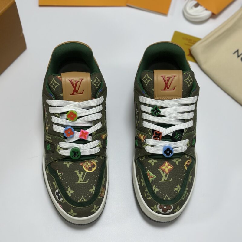 LV 男款休闲鞋 采用小牛皮压花