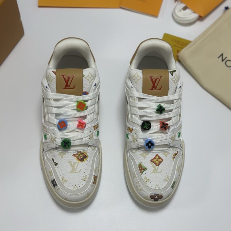 LV 男款休闲鞋白色 采用小牛皮压花