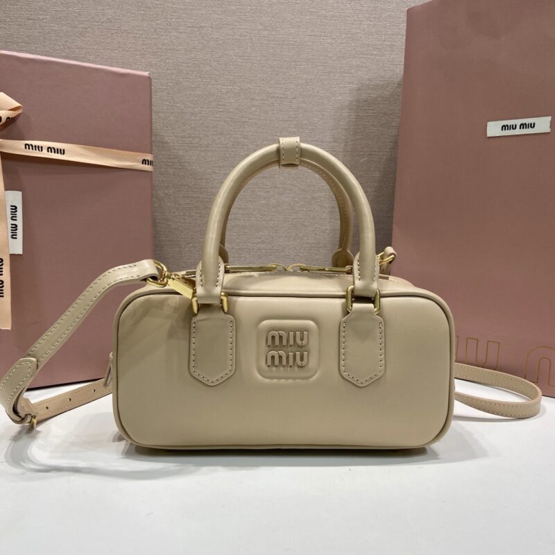 MiuMiu 新款保龄球包SoftyPadded沙色 型号5BB142