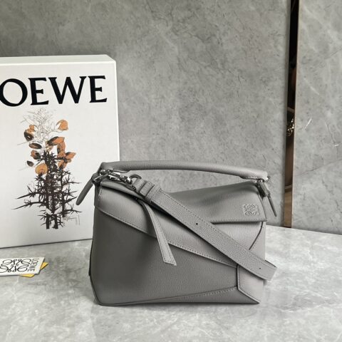 Loewe 最新做法puzzle牛皮手袋 高级珍珠灰 ID0681