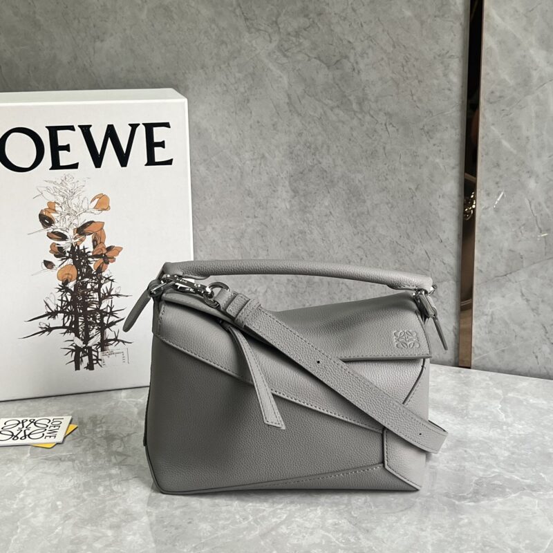 Loewe 最新做法puzzle牛皮手袋 高级珍珠灰 ID0681
