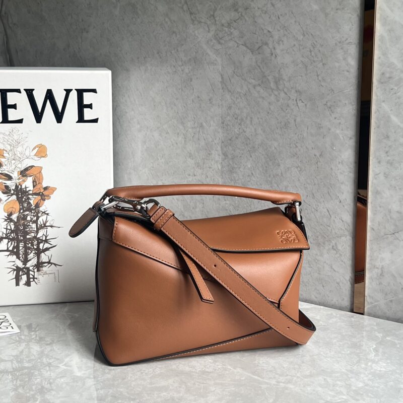 Loewe 最新做法puzzle手袋 焦糖色 ID0681