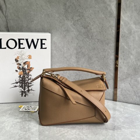 Loewe 最新做法puzzle手袋小号 沙色 ID0681