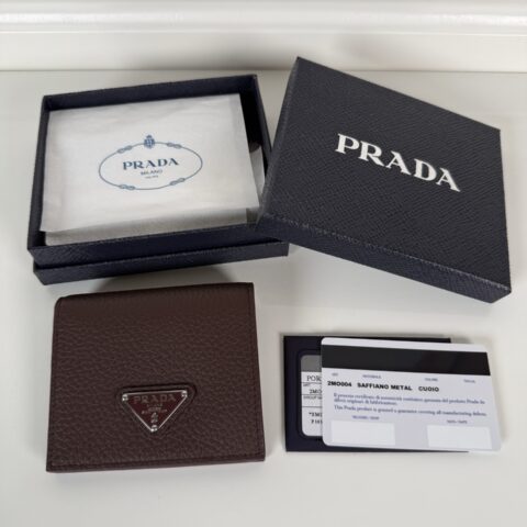 Prada 男女通用短款钱包棕色 型号2MO004