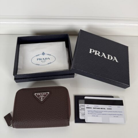 Prada 鹿皮男女通用卡夹棕色 型号2MM003