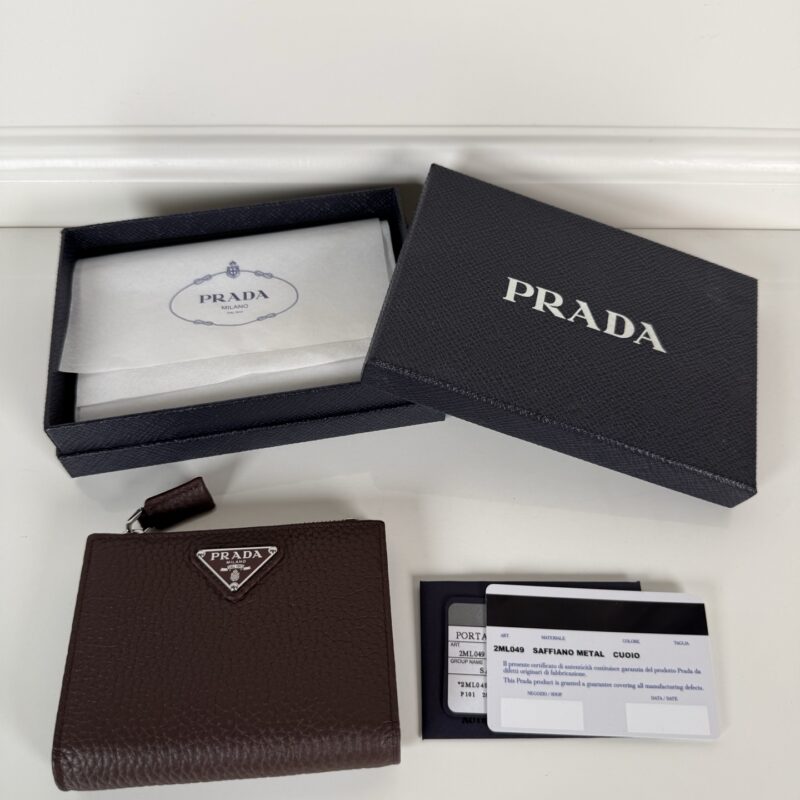 Prada 男女通用短款钱包棕色 型号2ML049