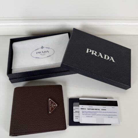 Prada 男士鹿皮短夹棕色 型号2M0513