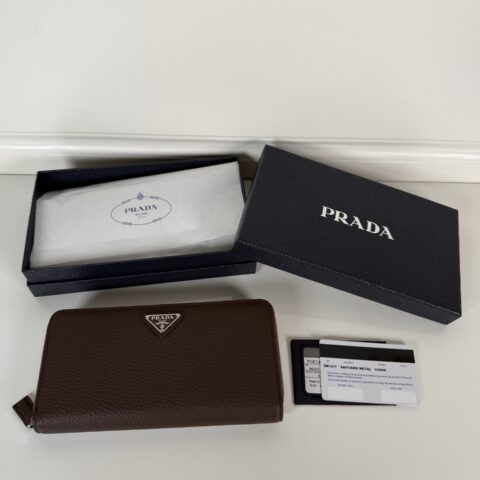 Prada 男士荔枝纹鹿皮皮夹 深棕色 型号2M1317