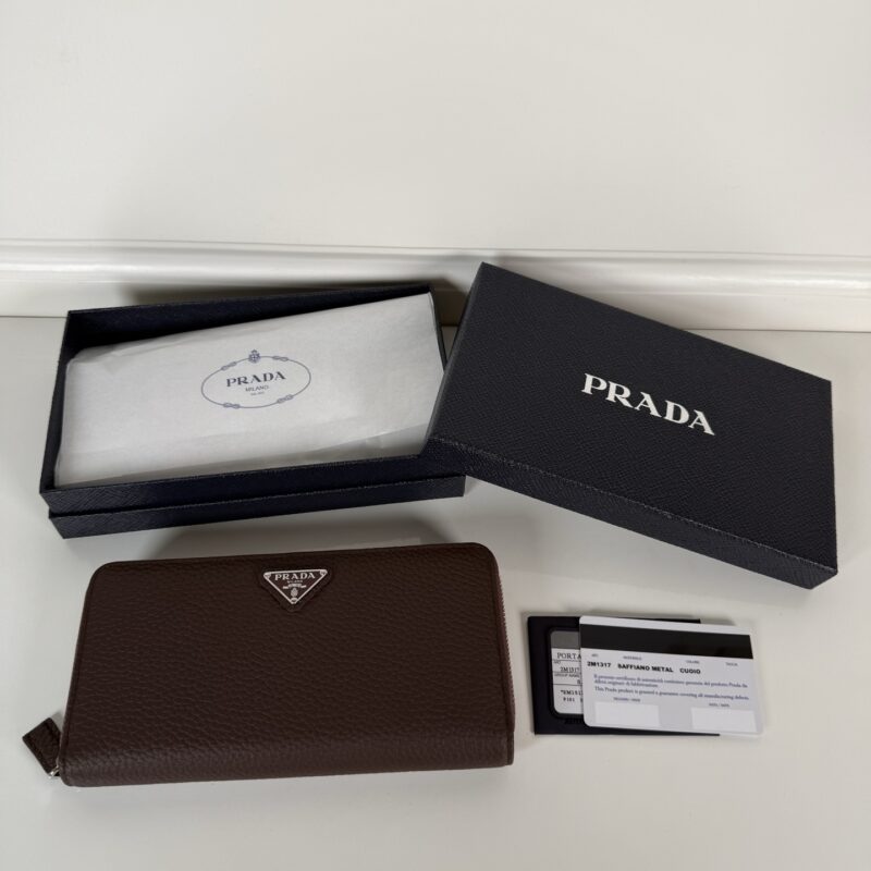 Prada 男士荔枝纹鹿皮皮夹 深棕色 型号2M1317