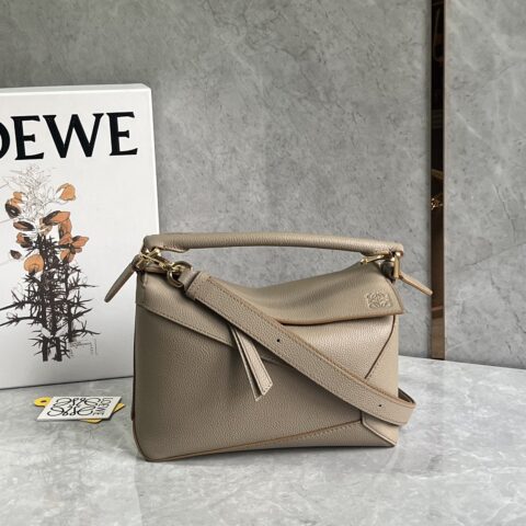 Loewe 最新做法puzzle小号灰褐色 ID0681