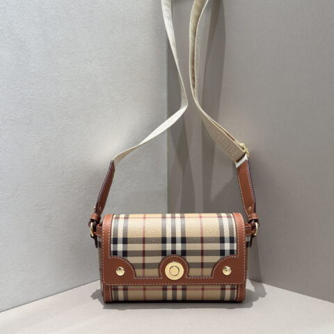 Burberry Note经典格纹斜跨包 型号2941