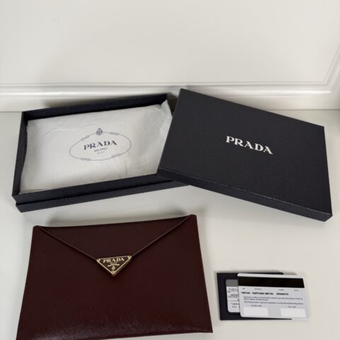Prada 信封手拿包酒红色 型号1MF048