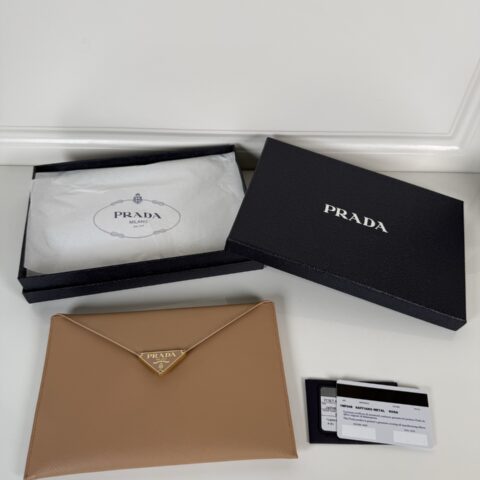 Prada 信封手拿包裸粉色 型号1MF048