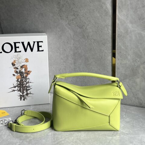 Loewe 最新做法puzzle手袋小号荧光绿 ID0681