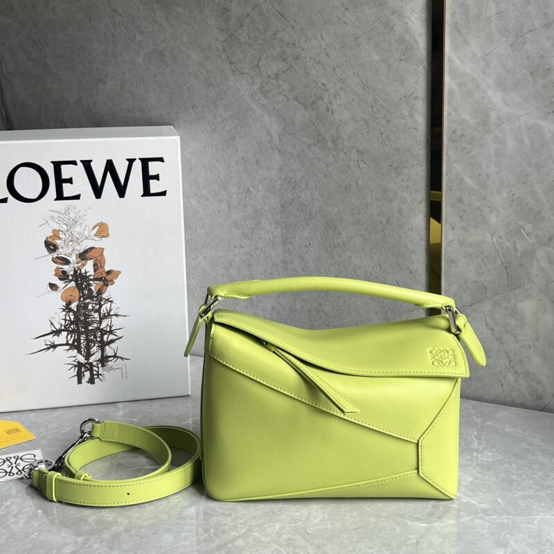 Loewe 最新做法puzzle手袋小号荧光绿 ID0681