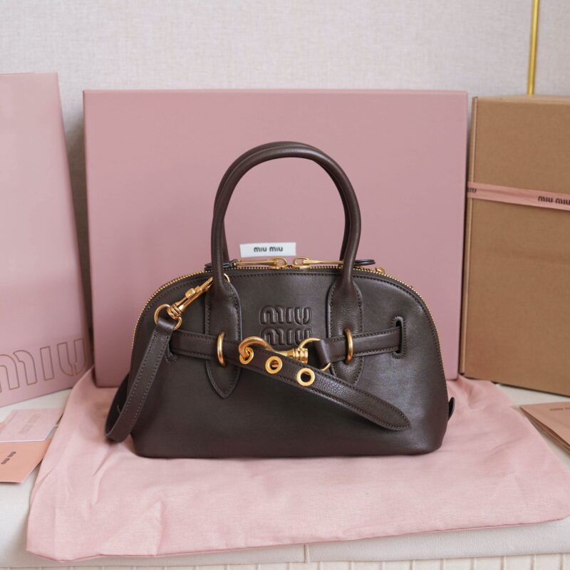 MiuMiu AventureNappa皮革保龄球包楠木色 型号5BB169
