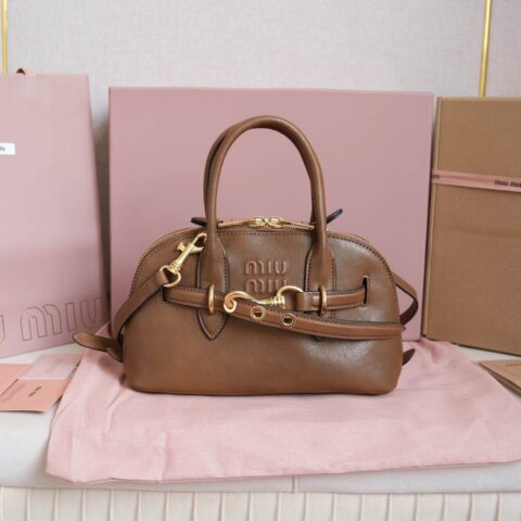 MiuMiu AventureNappa皮革保龄球包棕色 型号5BB169