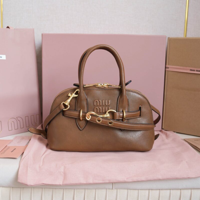 MiuMiu AventureNappa皮革保龄球包棕色 型号5BB169