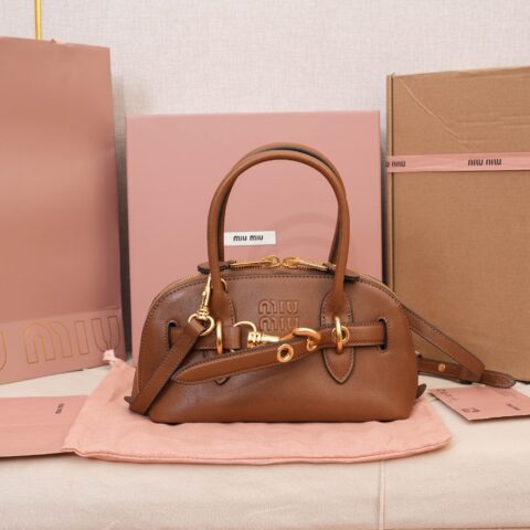 MiuMiu 新品爆款迷你贝壳包棕色 型号5BP090