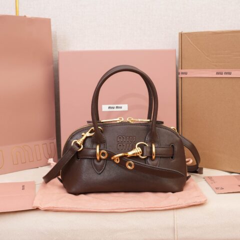 MiuMiu 新品爆款迷你贝壳包楠木色 型号5BP090