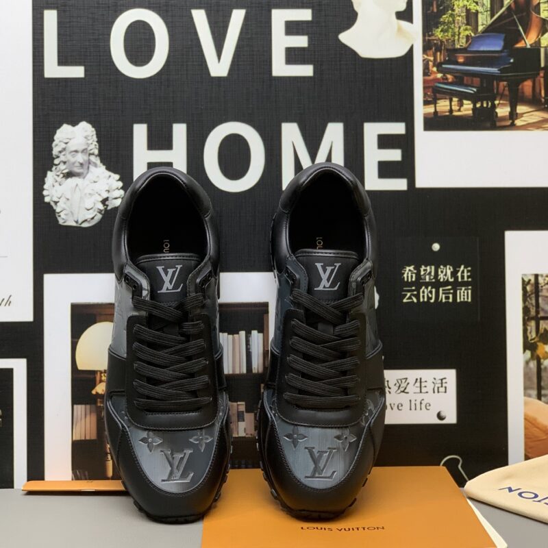 LV经典休闲鞋 采用Monogram 帆布